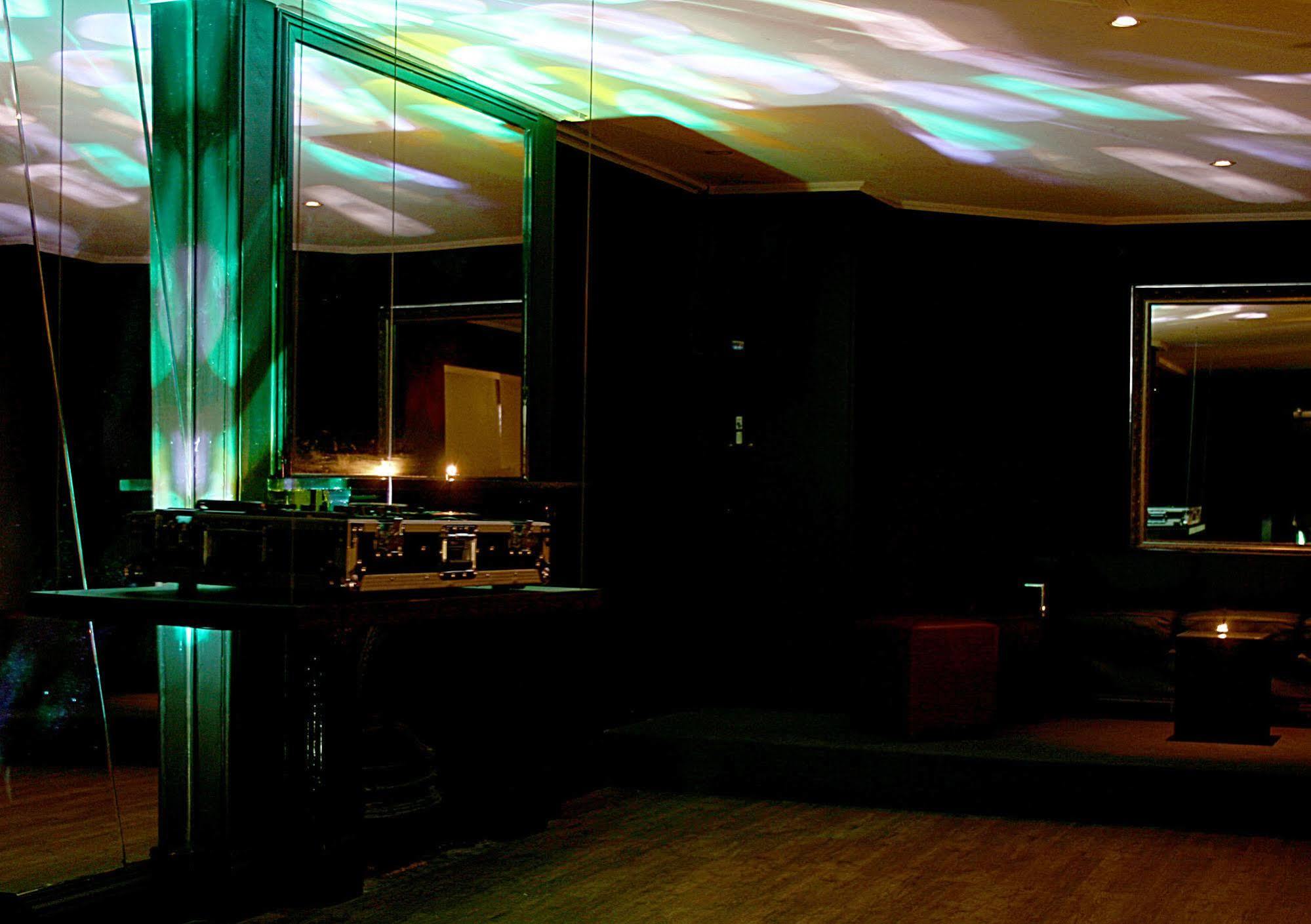 Glenelg Beach Hostel Eksteriør billede